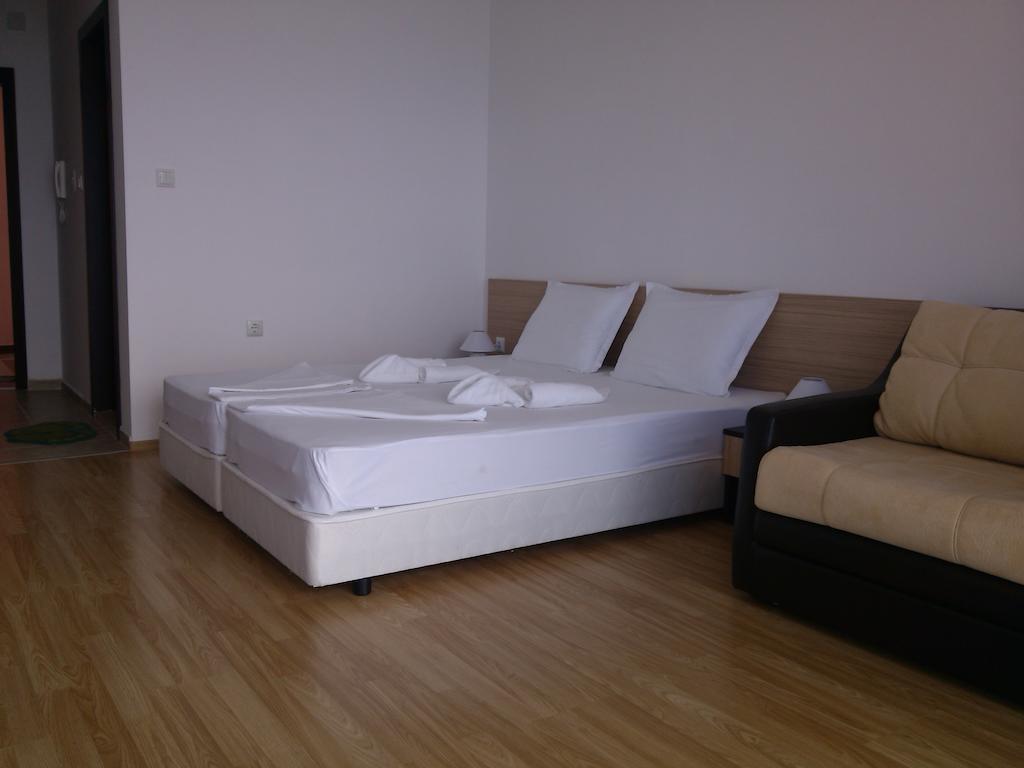 Villa Lazuren Bryag 2 Csernomorec Szoba fotó
