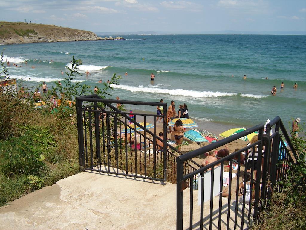 Villa Lazuren Bryag 2 Csernomorec Szoba fotó